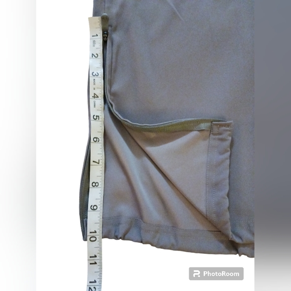 Under Armour All Season Gear.  Loose Fit.  Mens. Size Large. - Picture 9 of 10